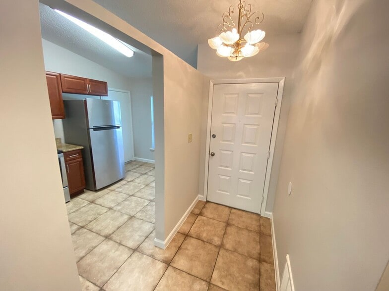 Building Photo - 135 Sand Pine Cir