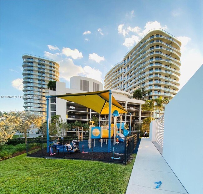 Building Photo - 14951 Royal Oaks Ln