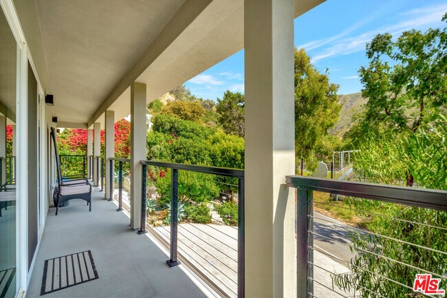 Building Photo - 3859 Rambla Pacifico St