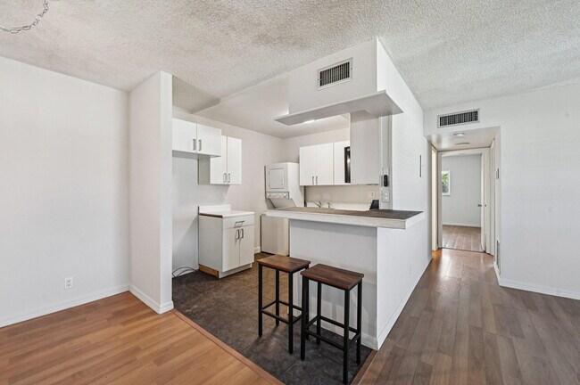 Building Photo - 1400 NE 54th St