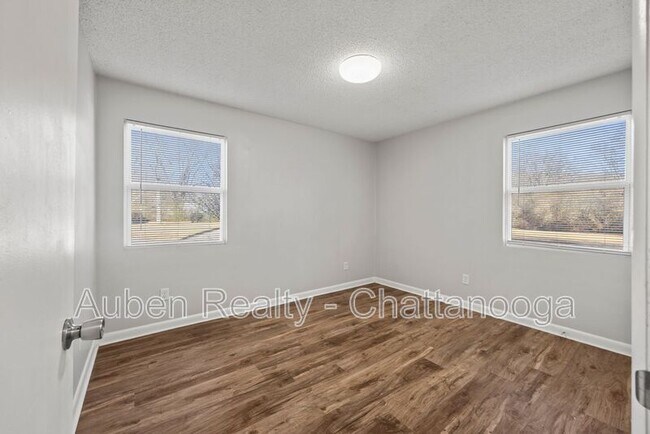 Building Photo - 207 Eveningside Dr