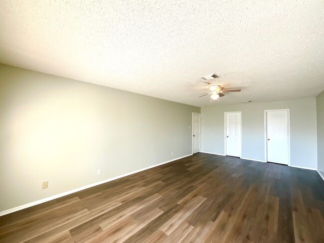 Building Photo - 3BD/2.5BA Dover Ridge Home Near 1604 – No Carpet, Fenced Yard & Covered Patio!