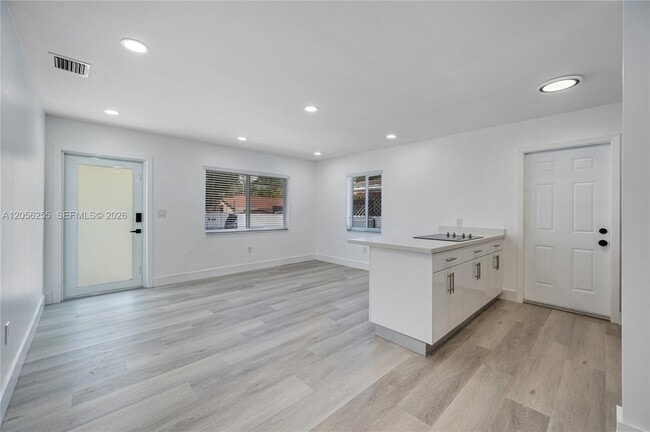 Building Photo - 2641 SW 29th Ct