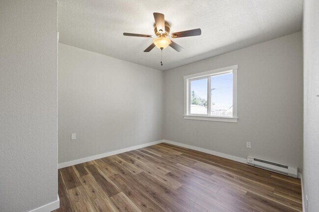 Building Photo - 1204 N Sheppard St