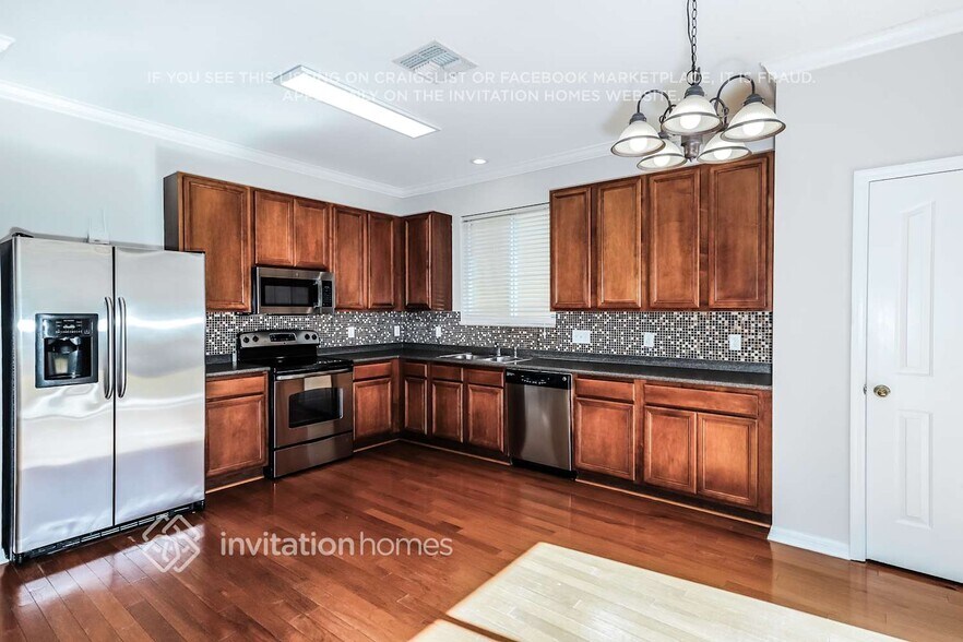 Building Photo - 17548 Queensland St