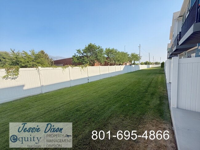 Building Photo - 2522 W Knights Ln