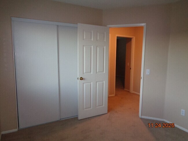 Building Photo - Gorgeous 2 Story Home Built in 1996 with 2476 sq. ft.