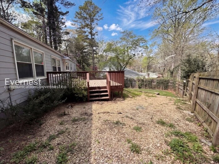 Building Photo - 1345 Twin Oaks Cir SE