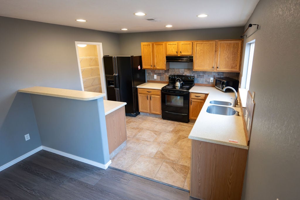 Building Photo - 350 Plowman Ct