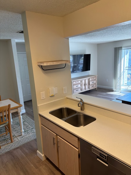 Building Photo - 3705 SW 27th St