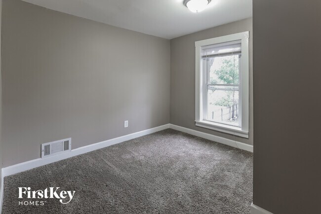 Building Photo - 125 S Fordham Ave