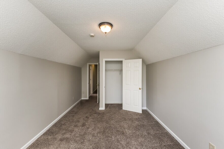 Building Photo - 7285 Hunters Ridge Dr