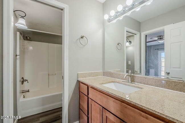 Building Photo - 1826 N Spring