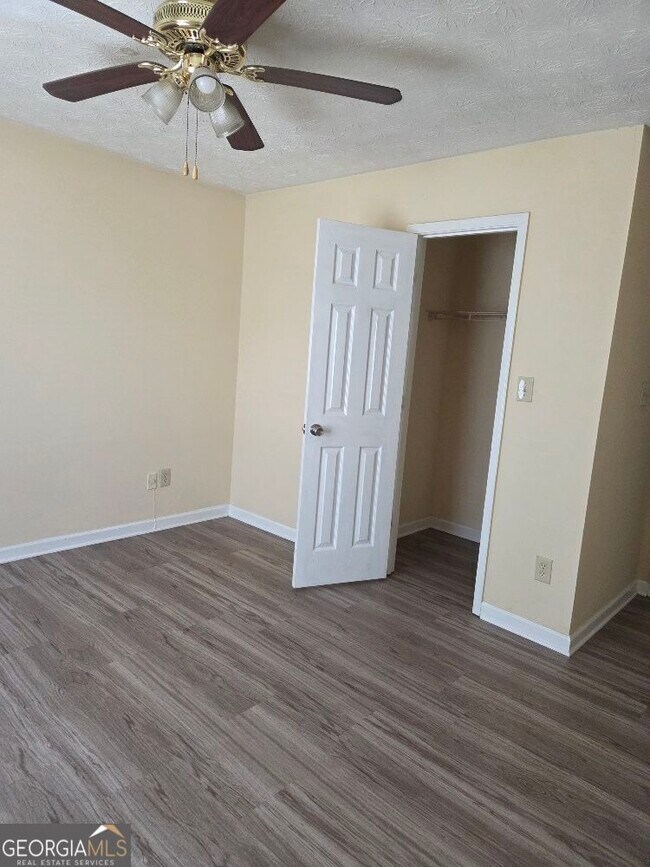 Building Photo - 2120 Fieldstone View Ct SE