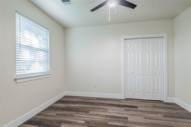 Building Photo - 6003 De Moss Dr