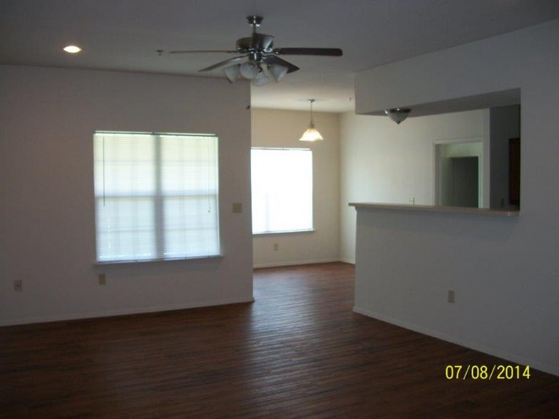 Building Photo - 712 Constitution Dr