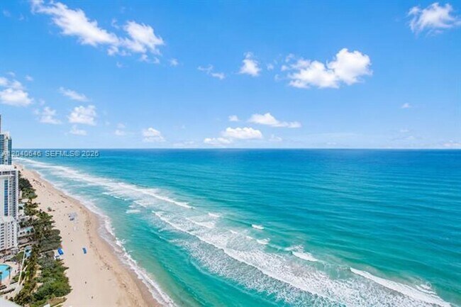 Building Photo - 17001 Collins Ave