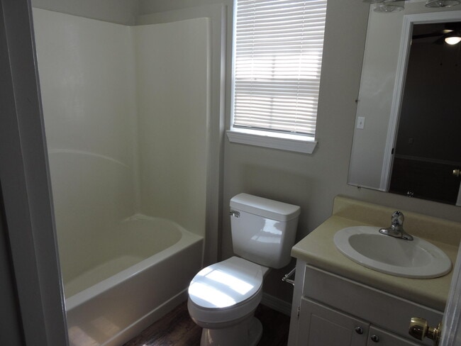 Building Photo - 265 Lindberg St