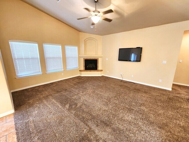 Building Photo - 4215 Franzia Rd