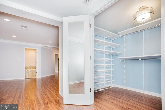 Building Photo - 2177 Chain Bridge Rd