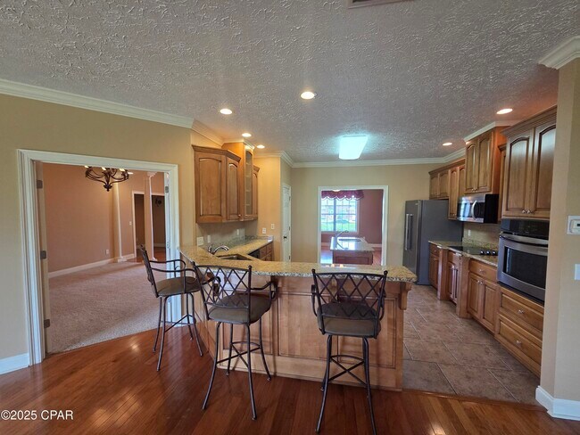 Building Photo - 3401 Hillcrest Dr