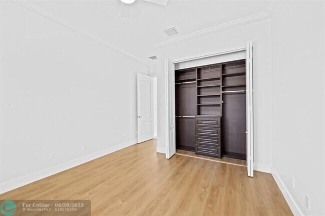 Building Photo - 6412 SW 55th Pl