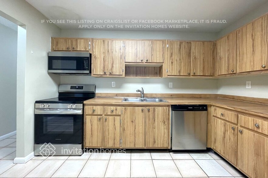 Building Photo - 11221 SW 117th Ct