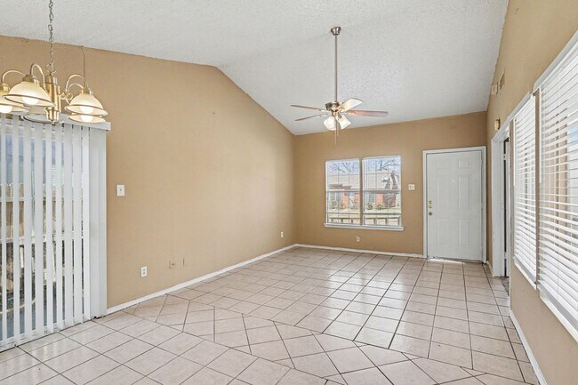 Building Photo - Charming 3-1-1 in S Dallas