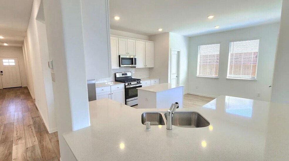 Building Photo - 1000 Chip St