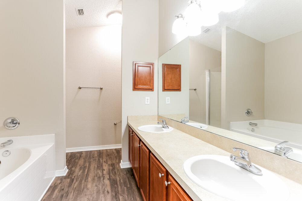 Building Photo - 7524 Westland Oaks Dr