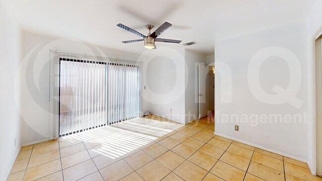 Building Photo - 2505 N Palo Santo Dr
