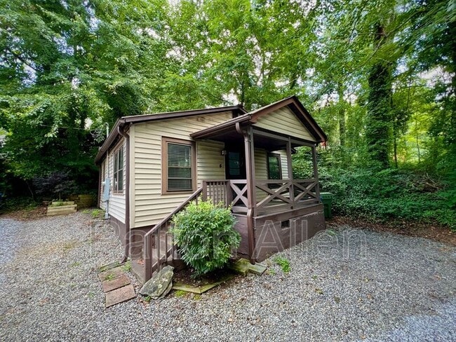 Building Photo - 4 Arbutus Rd