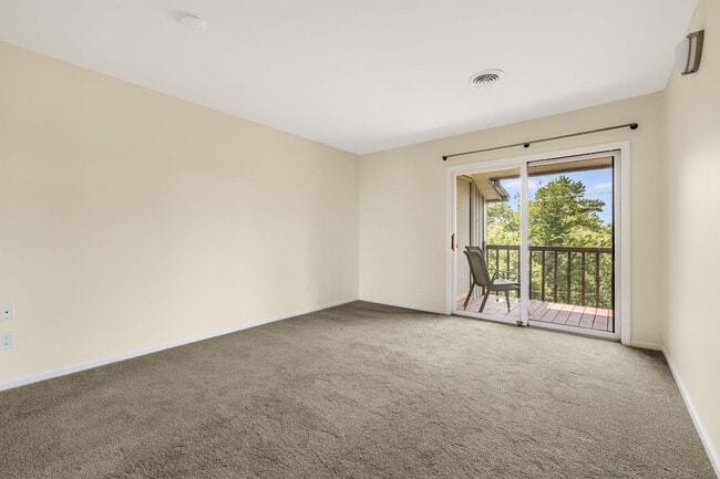 Building Photo - 2-Bedroom, 2-Bathroom Condo with Stunning Downtown Views