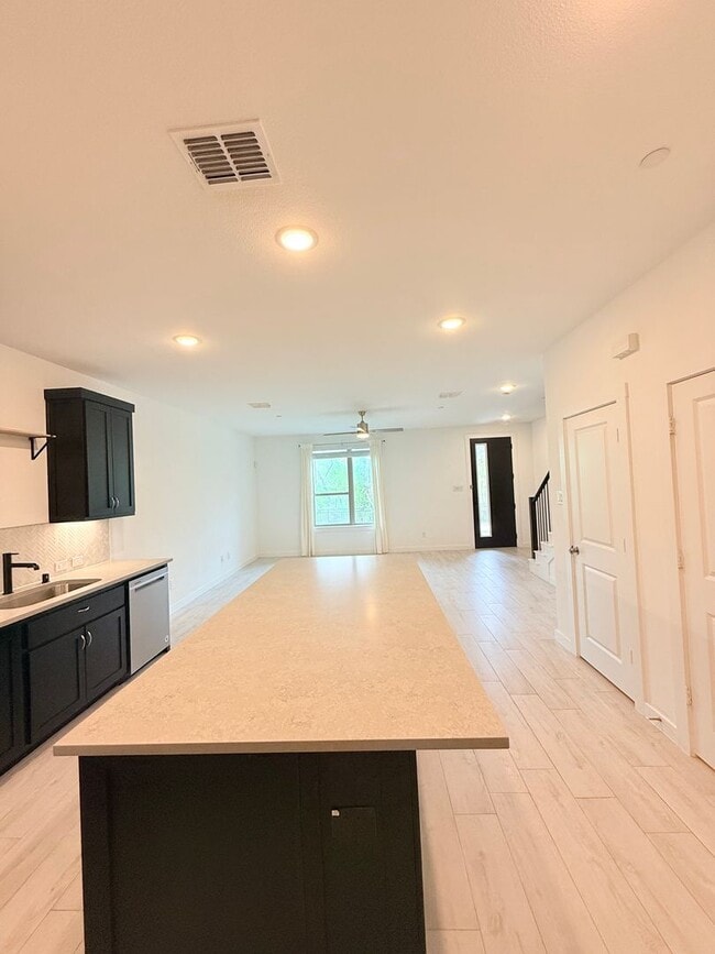 Building Photo - AVAILABLE NOW -Stunning 3-Bedroom Townhome Overlooking Greenbelt in Plano ISD 600 Collier Drive