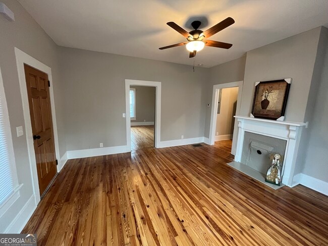 Building Photo - 14 Hazel St