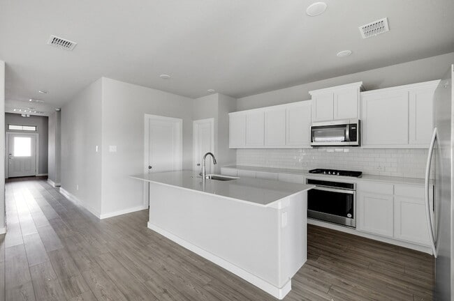 Building Photo - 364 Braves Wy