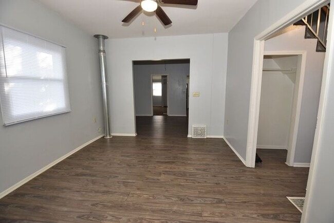 Building Photo - Elkhart 3 bedroom and 2 full baths