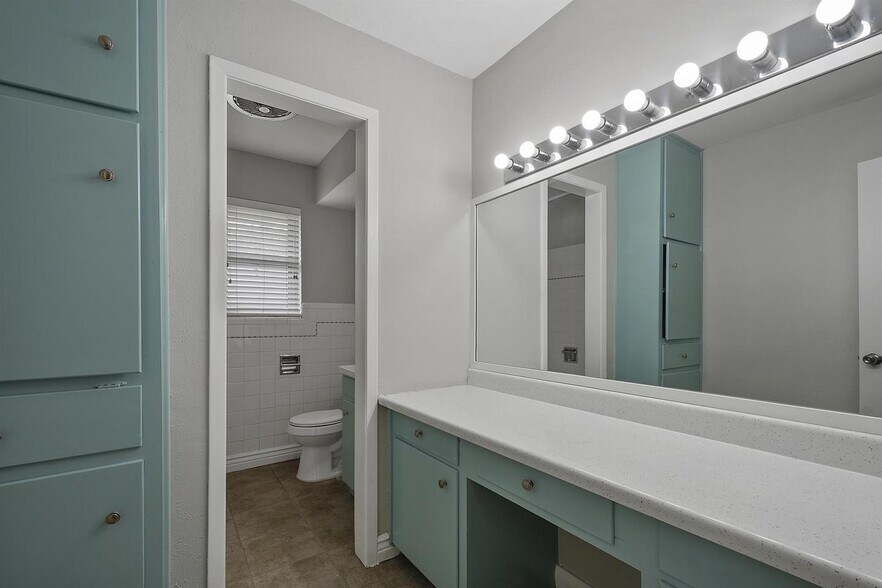 Building Photo - Bright & spacious 6-bedroom retreat in Ben...