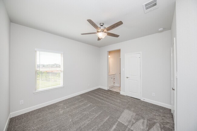 Building Photo - 29819 Breezy Pnes Lp