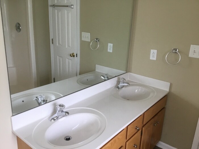 Building Photo - 1216 Bicycle Ct