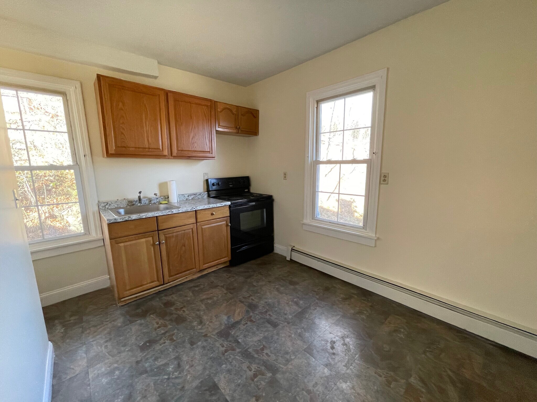 Kitchen - 73 W Thames St