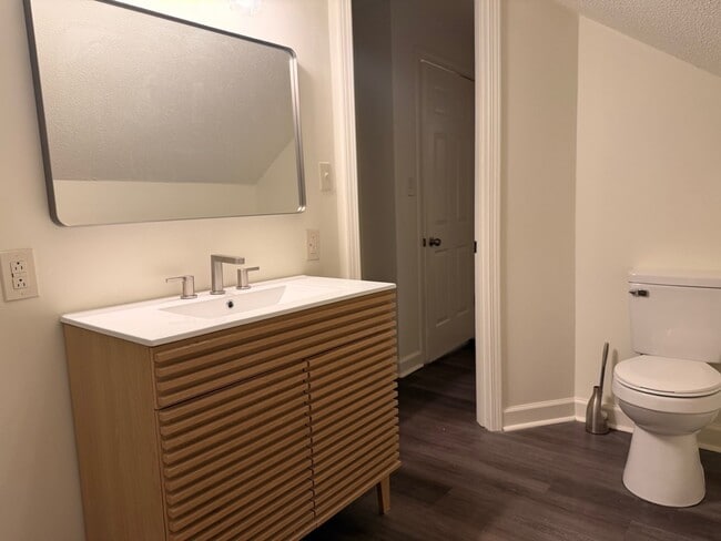 Building Photo - 1213 N 32nd Ave