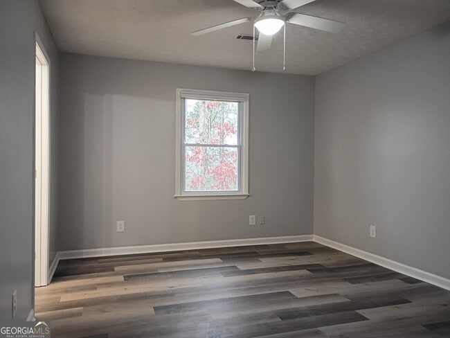 Building Photo - 10 Oak Mt Dr