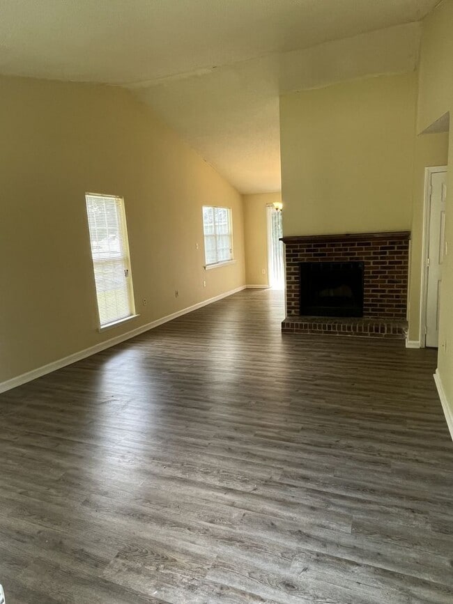 Building Photo - OCCUPIED - COMING SOON