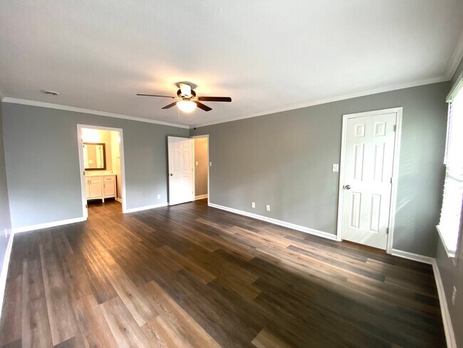 Building Photo - 1103 Rosebrook Dr