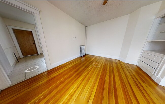 Building Photo - 8 Barrows St