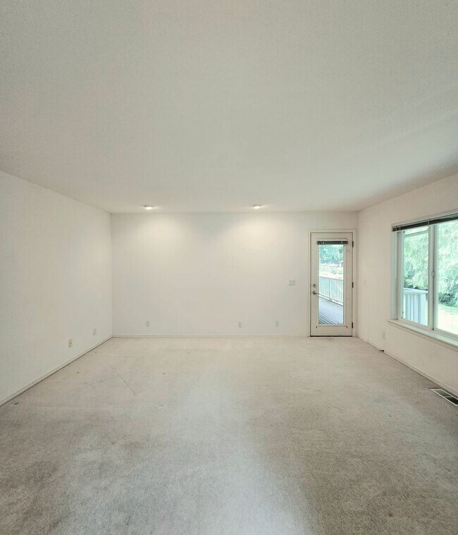 Building Photo - ***PENDING APPLICATION***Single Level 3 Bedroom, 2.5 Bath Spacious Home For Rent in Port Ludlow!