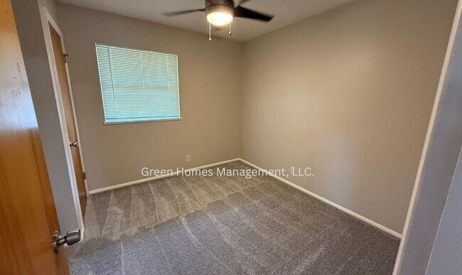 Building Photo - 10431 Lilac Ave