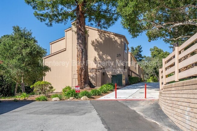 Building Photo - 300 Glenwood Cir