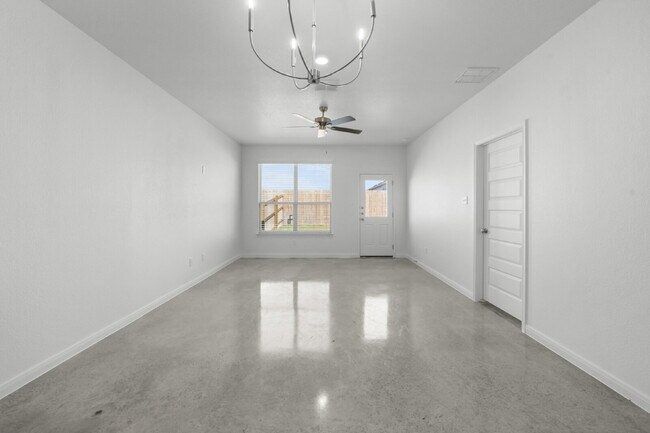 Building Photo - MOVE-IN SPECIAL: December and January rent FREE if moved in before February 1.